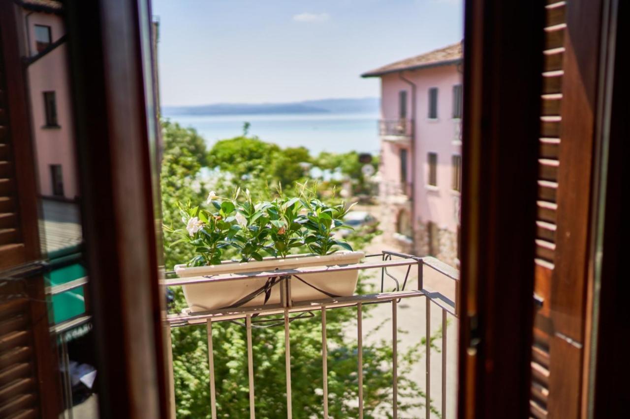 Porto Valentino Apartment Sirmione Esterno foto