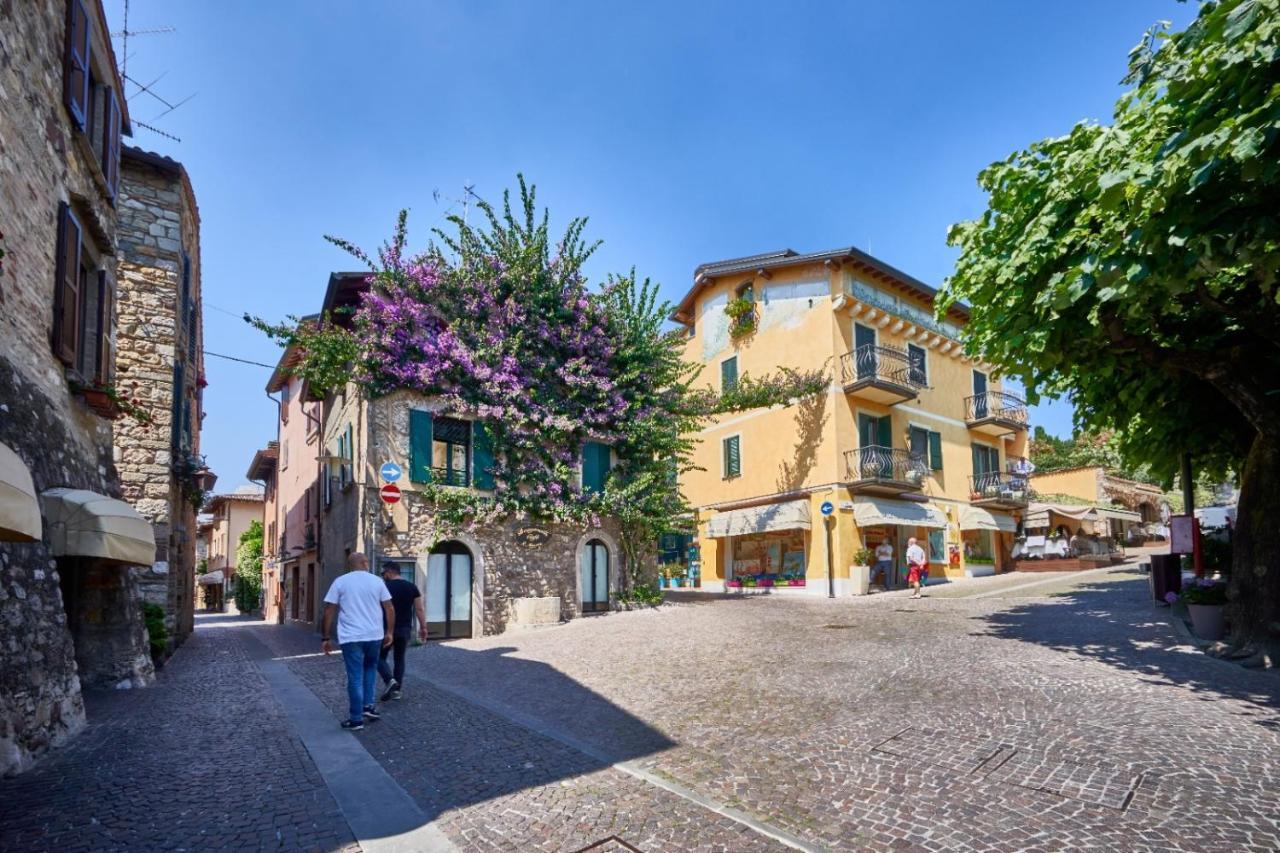 Porto Valentino Apartment Sirmione Esterno foto