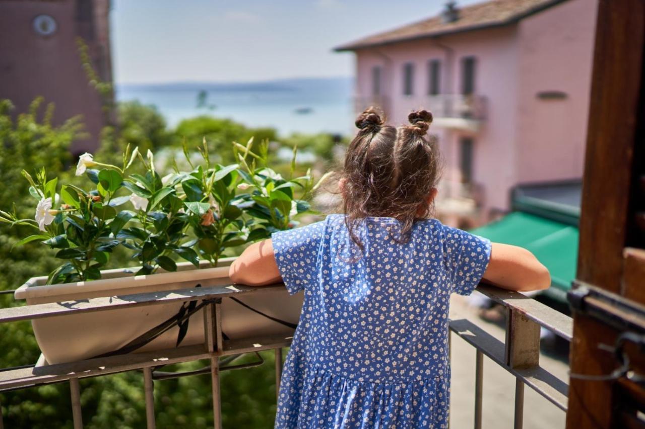 Porto Valentino Apartment Sirmione Esterno foto